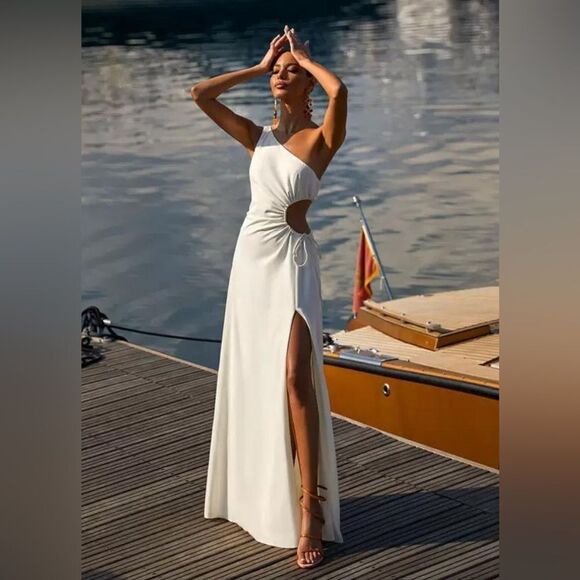 NWT Alamour The Label Rialda Maxi White Dress One Shoulder Size L - Picture 2 of 6